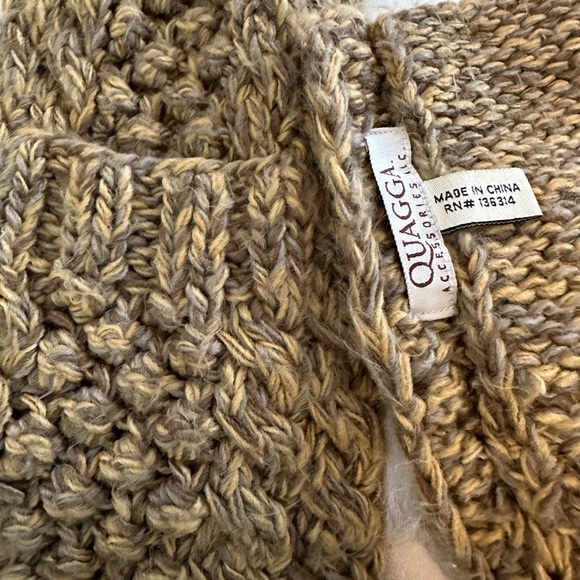 Crocheted Scarf and Hat Set by Quagga - Picture 7 of 13